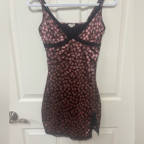 Garage Other - Garage Black Slip with Pink Floral Trim Adjustable Straps